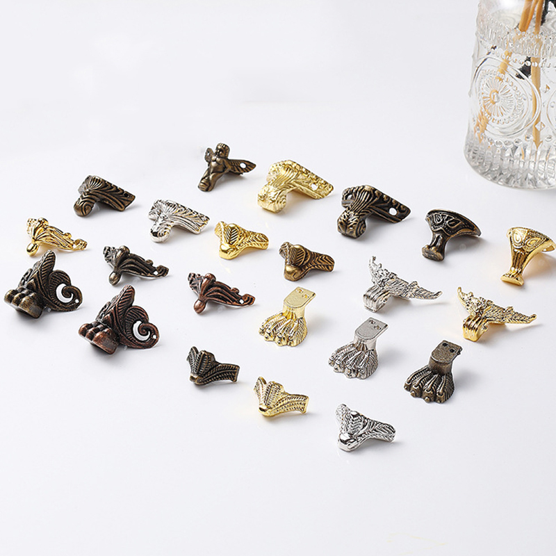 Body Jewelry Display Case - ฐานขากล่องโบราณ4ชิ้นกล่องเก็บเครื่องประดับไม้อุปกรณ์ป้องกันหน้าอกโลหะผสมสังกะสีสำหรับเคสไม้ลายนูน